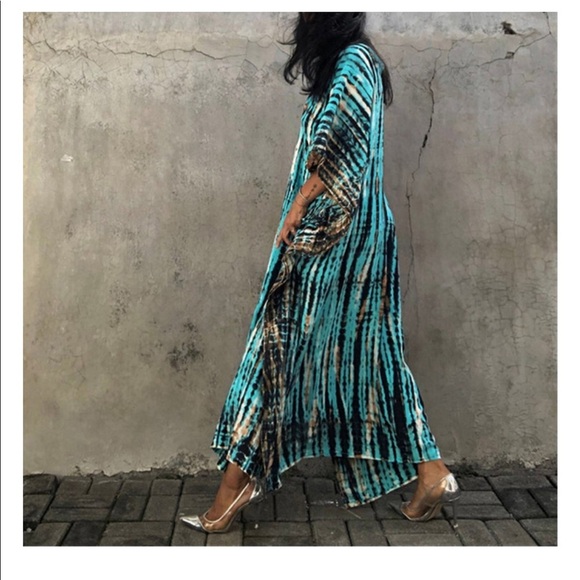 Gorgeous Caribbean Blue Coverup - Picture 4 of 5